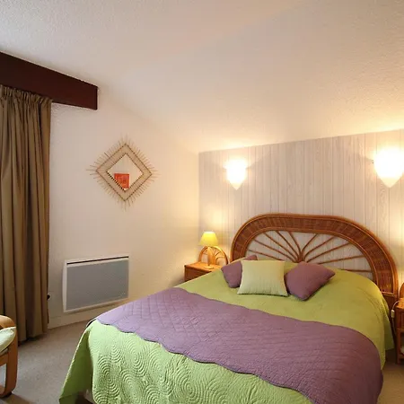 Mont-dore: T2 Bis Avec Balcon Et Parking Proche Centre - Fr-1-415-205 * Le Mont-Dore