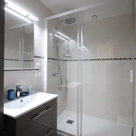 Διαμέρισμα Mont-dore: T2 Bis Avec Balcon Et Parking Proche Centre - Fr-1-415-205 *