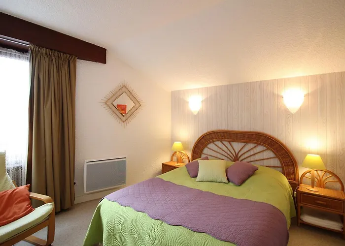 Mont-dore: T2 Bis Avec Balcon Et Parking Proche Centre - Fr-1-415-205 * Mont-Dore